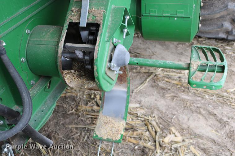 image for item DB1168 2013 John Deere S670 STS combine