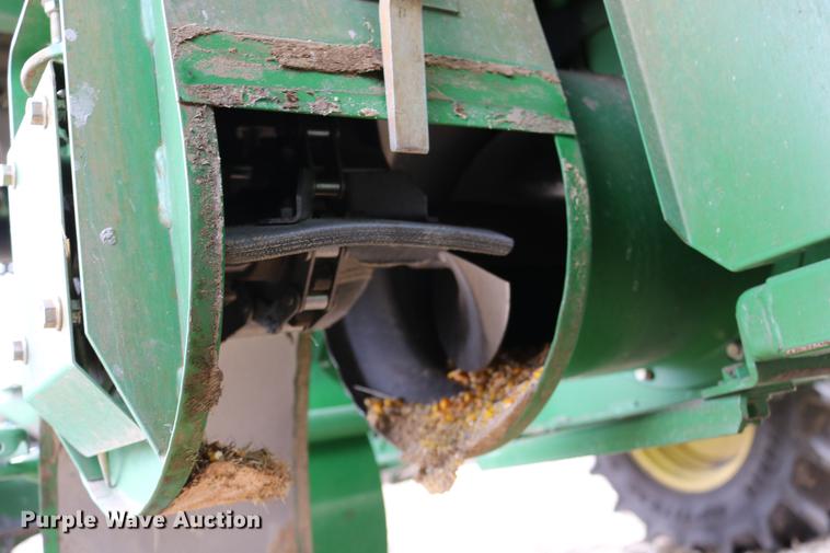 image for item DB1168 2013 John Deere S670 STS combine