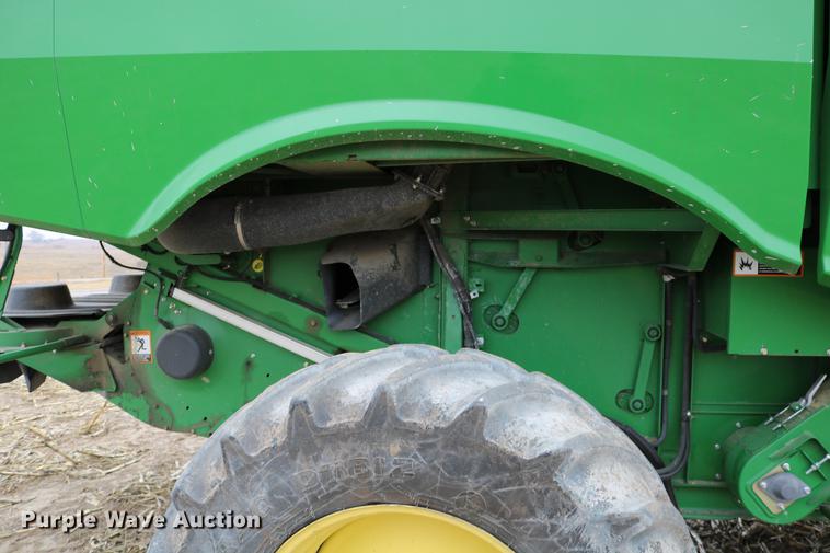 image for item DB1168 2013 John Deere S670 STS combine