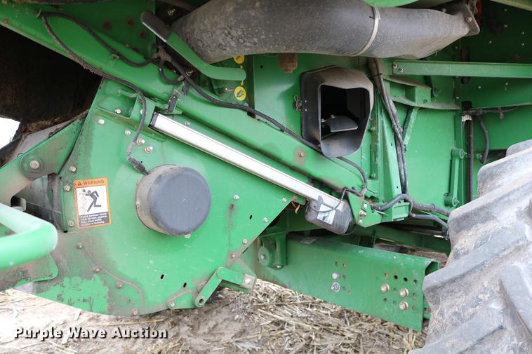 image for item DB1168 2013 John Deere S670 STS combine
