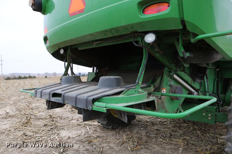image for item DB1168 2013 John Deere S670 STS combine