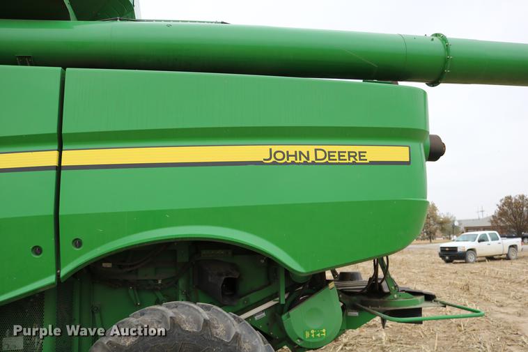 image for item DB1168 2013 John Deere S670 STS combine