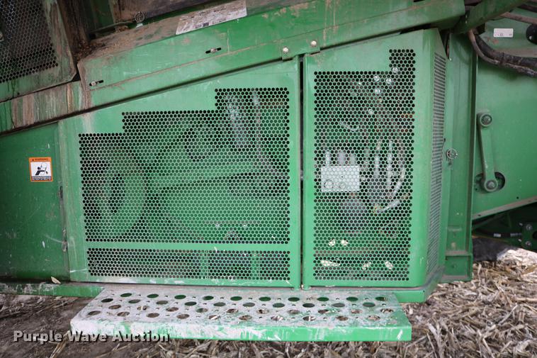 image for item DB1168 2013 John Deere S670 STS combine
