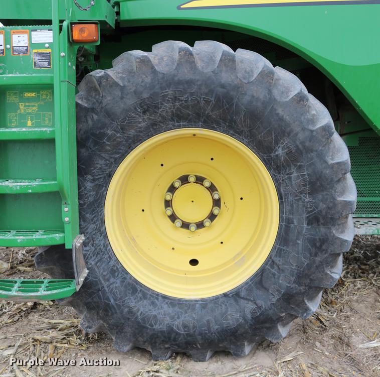 image for item DB1168 2013 John Deere S670 STS combine