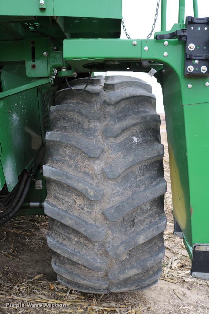 image for item DB1168 2013 John Deere S670 STS combine