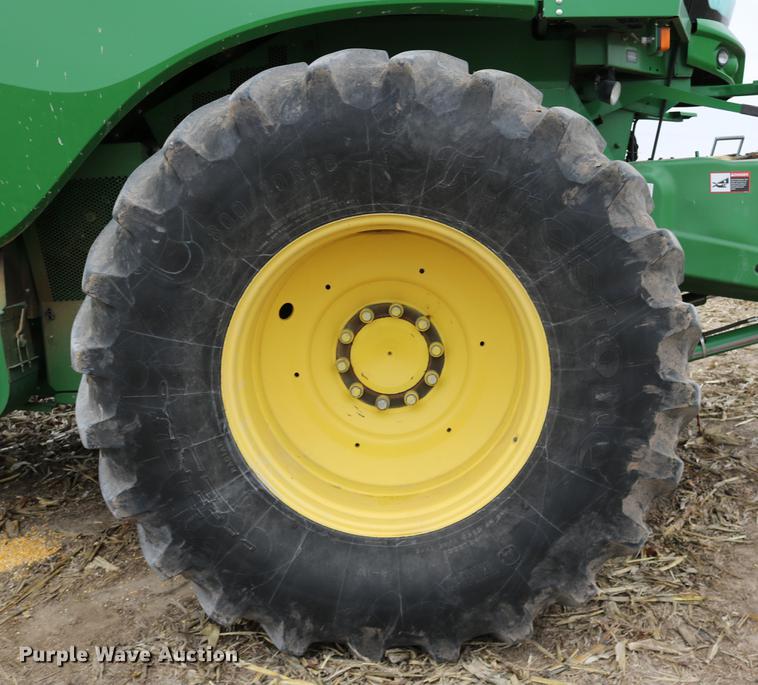 image for item DB1168 2013 John Deere S670 STS combine