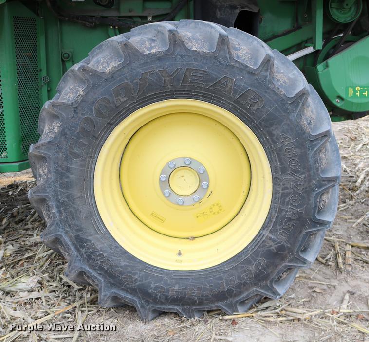 image for item DB1168 2013 John Deere S670 STS combine