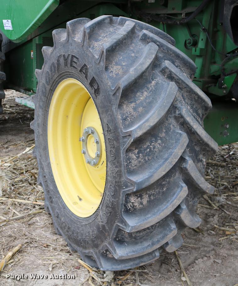 image for item DB1168 2013 John Deere S670 STS combine