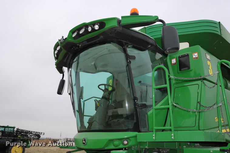image for item DB1168 2013 John Deere S670 STS combine