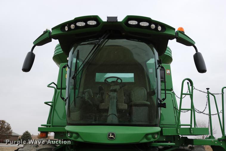 image for item DB1168 2013 John Deere S670 STS combine