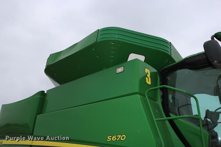 image for item DB1168 2013 John Deere S670 STS combine