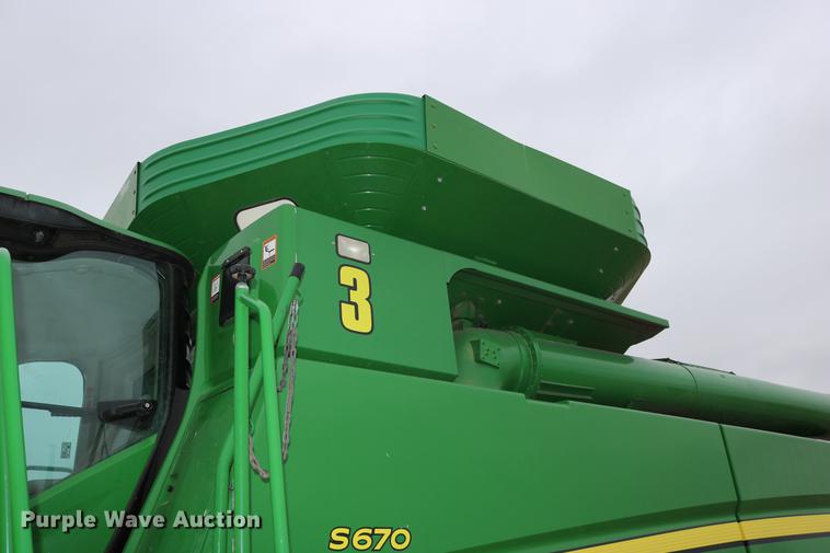 image for item DB1168 2013 John Deere S670 STS combine