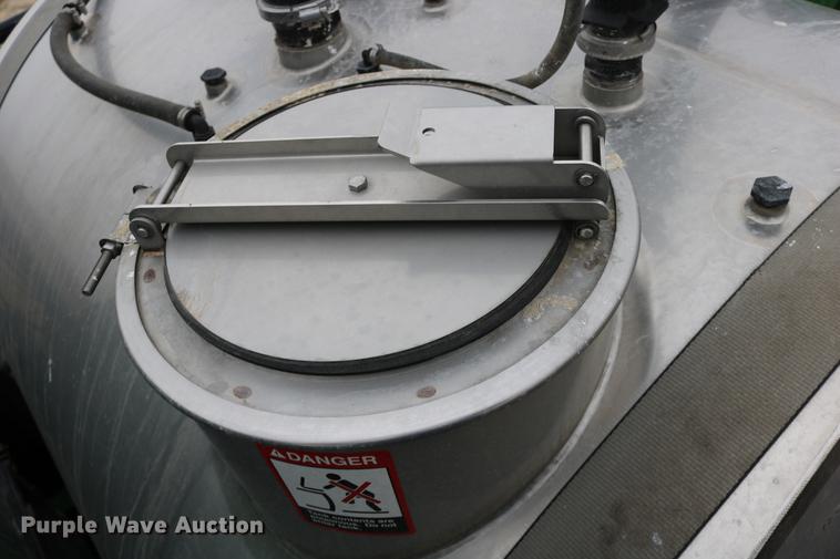 image for item DB1169 2012 John Deere 4940 self-propelled sprayer