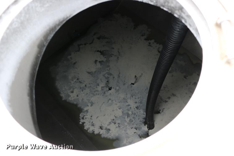 image for item DB1169 2012 John Deere 4940 self-propelled sprayer