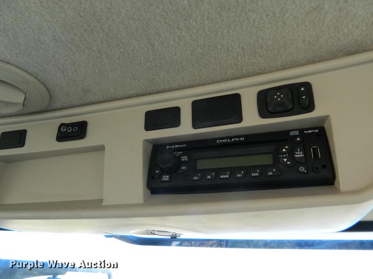 image for item DB1171 2012 John Deere 7215R MFWD tractor