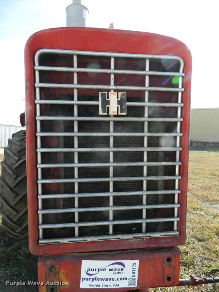 image for item DB1173 1965 International Farmall 656 tractor