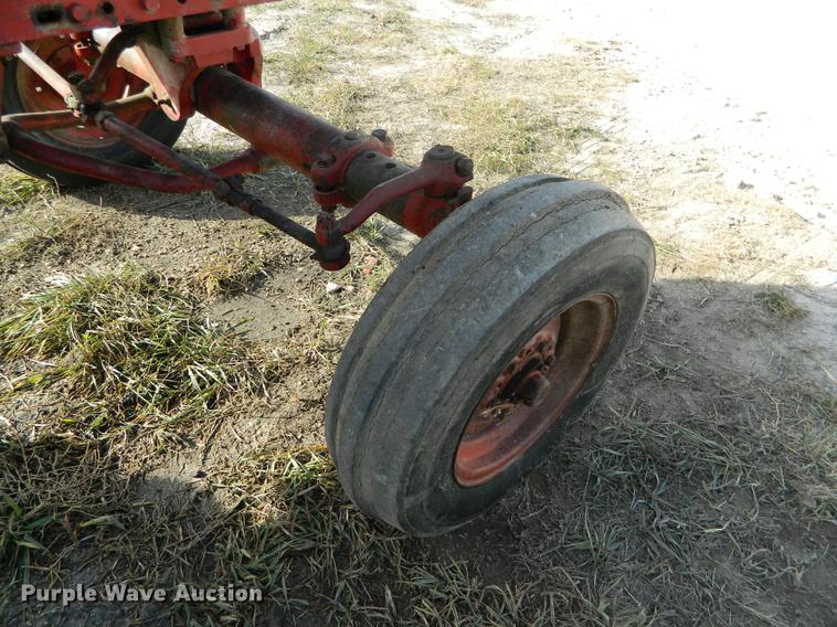 image for item DB1173 1965 International Farmall 656 tractor