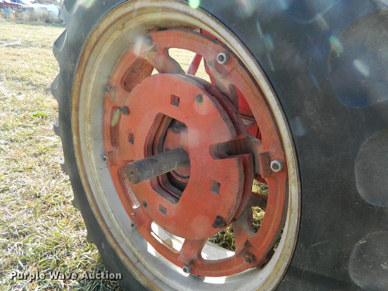 image for item DB1173 1965 International Farmall 656 tractor