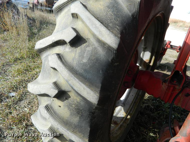 image for item DB1173 1965 International Farmall 656 tractor