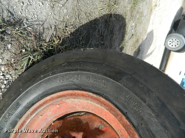 image for item DB1173 1965 International Farmall 656 tractor