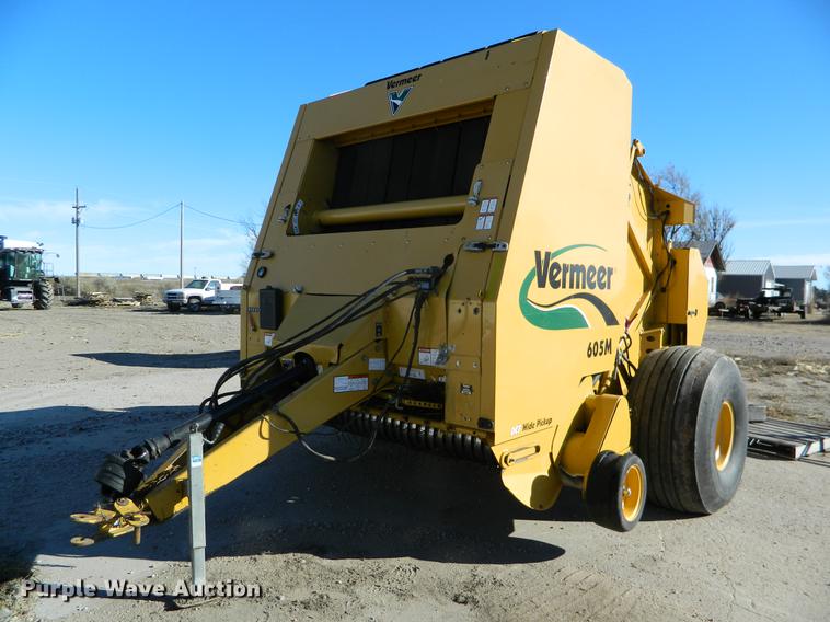 image for item DB1176 2008 Vermeer 605M round baler