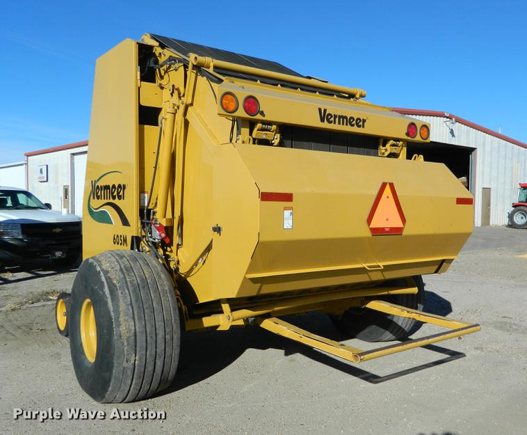 image for item DB1176 2008 Vermeer 605M round baler