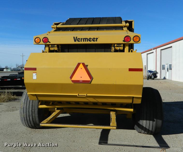 image for item DB1176 2008 Vermeer 605M round baler