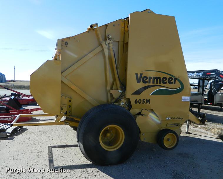 image for item DB1176 2008 Vermeer 605M round baler