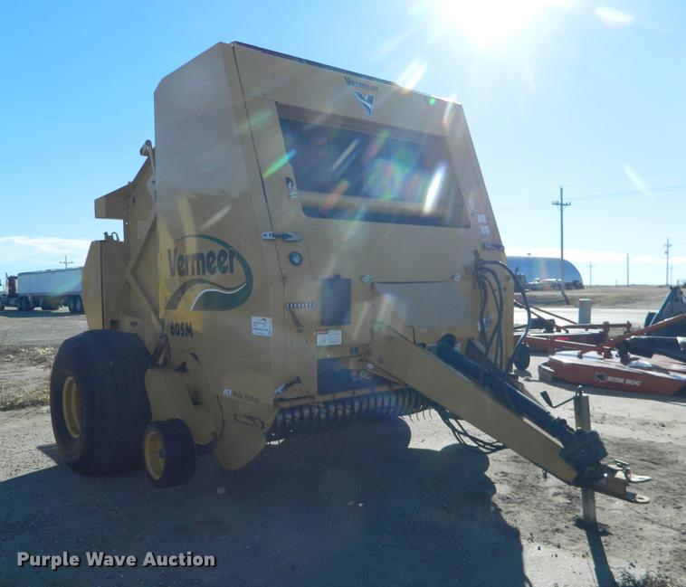 image for item DB1176 2008 Vermeer 605M round baler