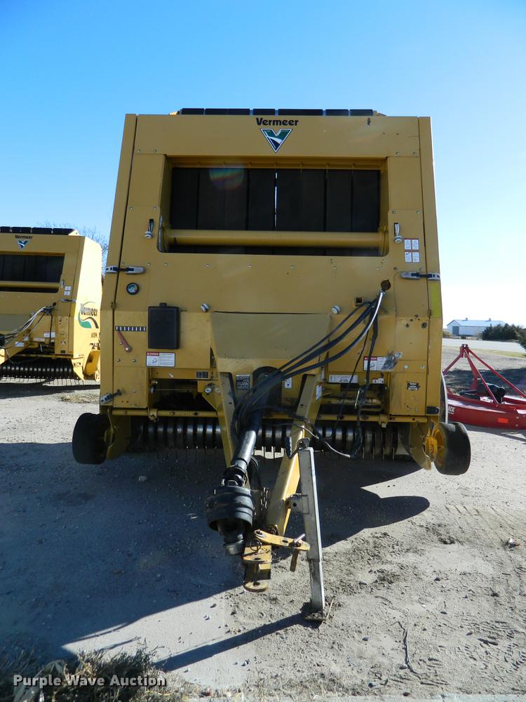 image for item DB1176 2008 Vermeer 605M round baler
