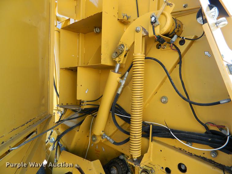 image for item DB1176 2008 Vermeer 605M round baler