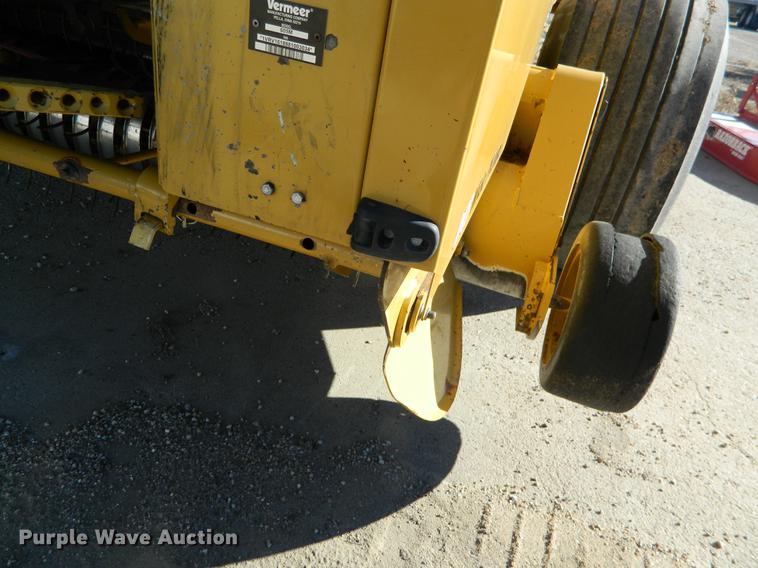 image for item DB1176 2008 Vermeer 605M round baler