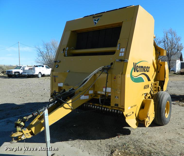 image for item DB1177 2008 Vermeer 605M round baler