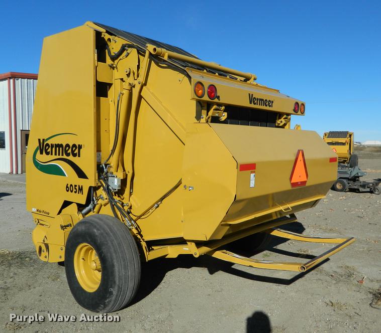 image for item DB1177 2008 Vermeer 605M round baler