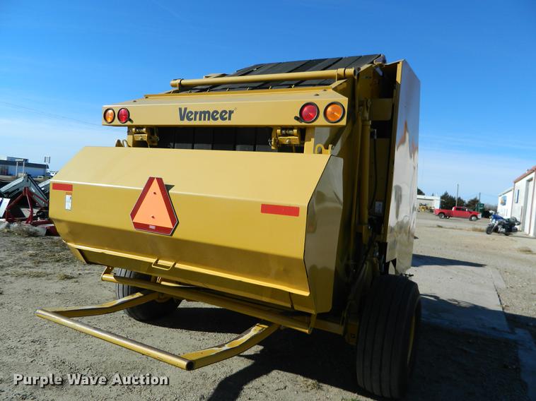 image for item DB1177 2008 Vermeer 605M round baler