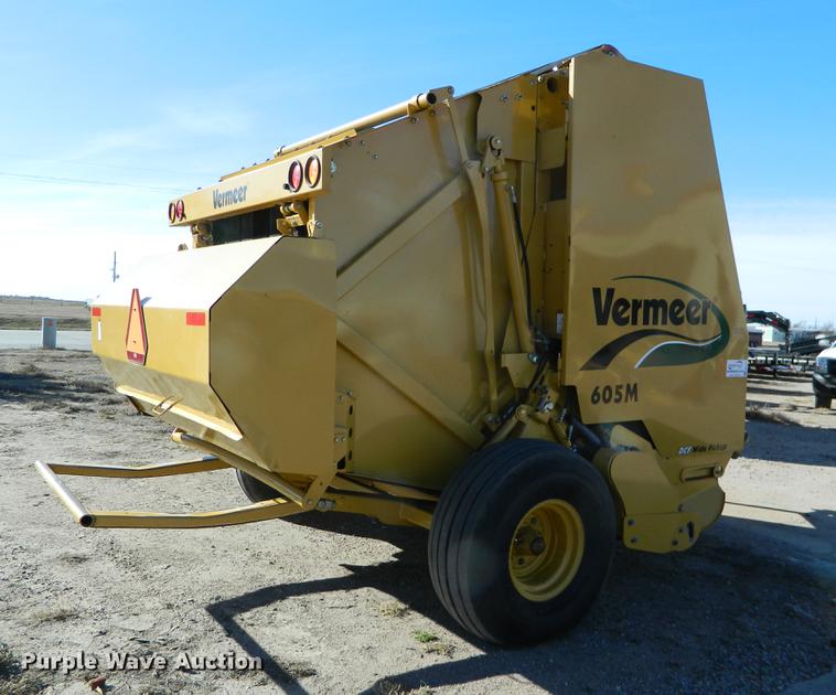 image for item DB1177 2008 Vermeer 605M round baler