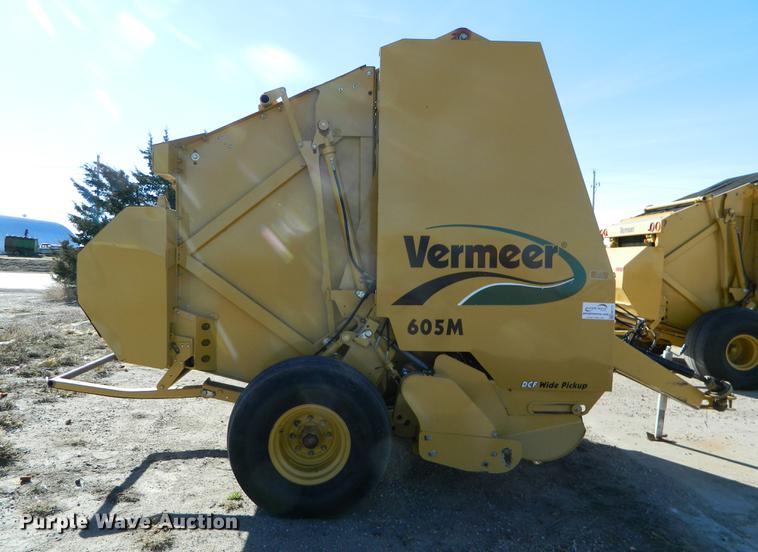 image for item DB1177 2008 Vermeer 605M round baler