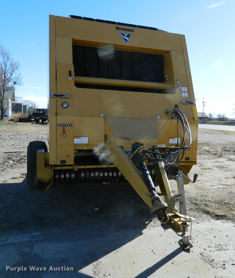 image for item DB1177 2008 Vermeer 605M round baler