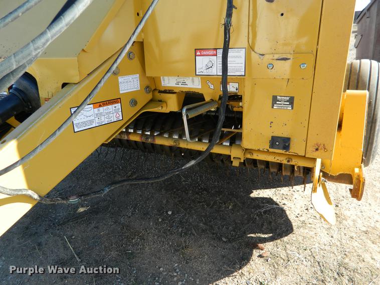 image for item DB1177 2008 Vermeer 605M round baler