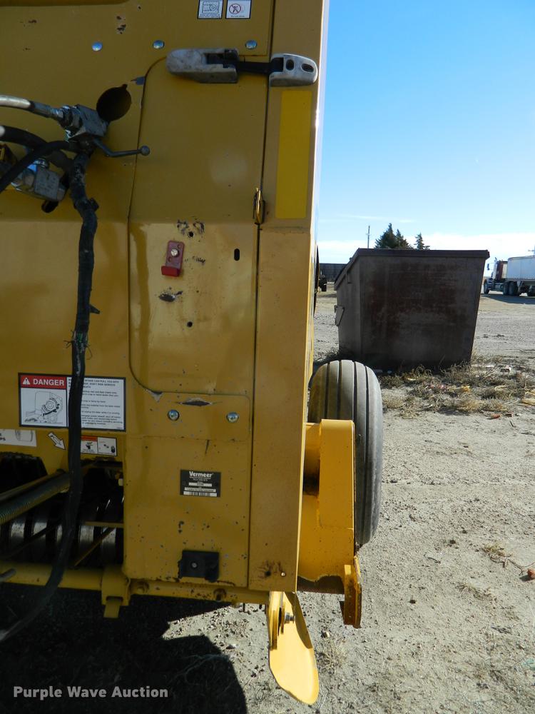 image for item DB1177 2008 Vermeer 605M round baler