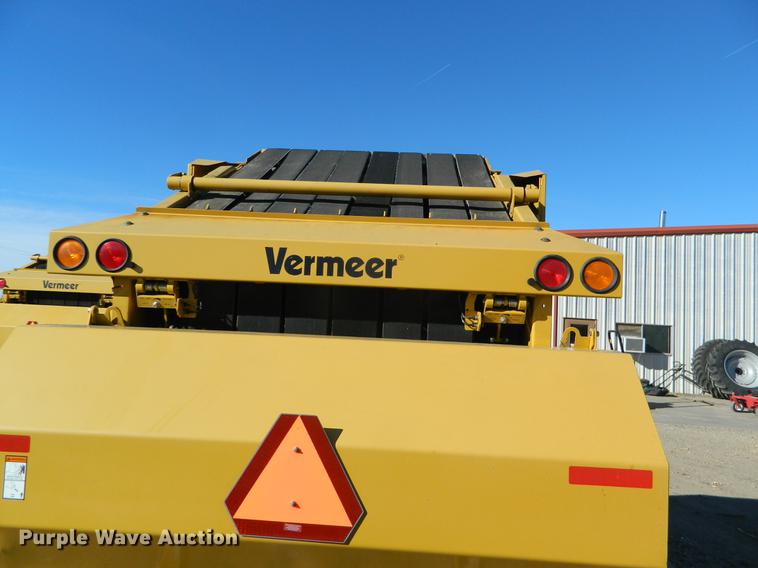 image for item DB1177 2008 Vermeer 605M round baler