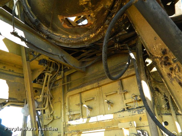 image for item DB1188 1998 New Holland TR98 combine