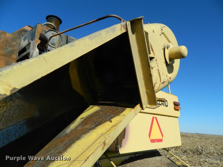 image for item DB1188 1998 New Holland TR98 combine