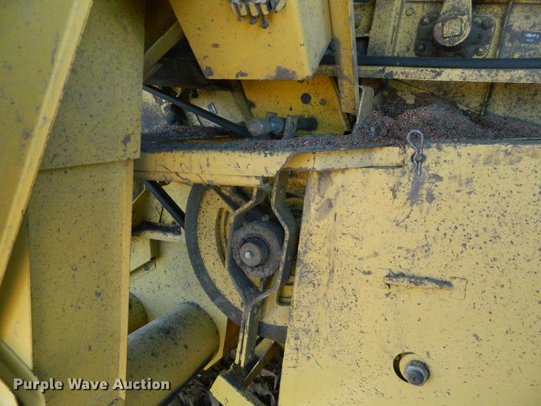 image for item DB1188 1998 New Holland TR98 combine