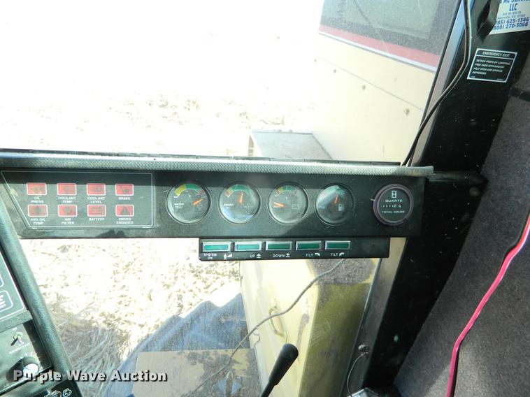 image for item DB1188 1998 New Holland TR98 combine