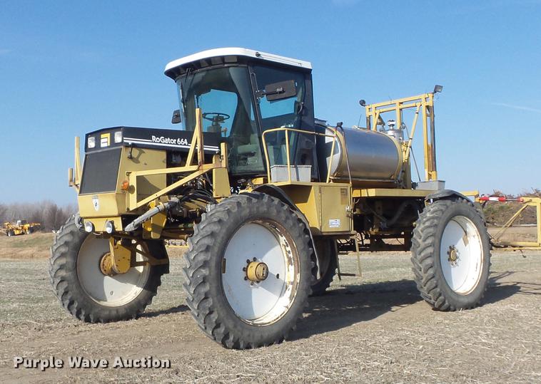 image for item DB6274 1994 Ag-Chem RoGator 664 self-propelled sprayer