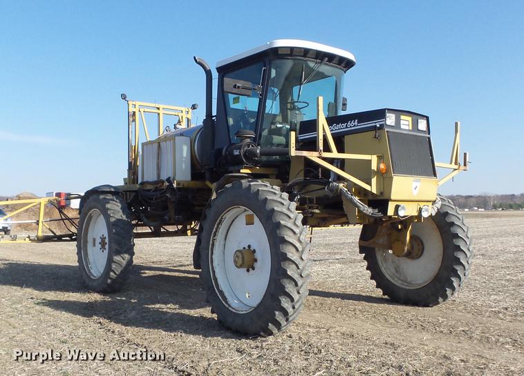 image for item DB6274 1994 Ag-Chem RoGator 664 self-propelled sprayer