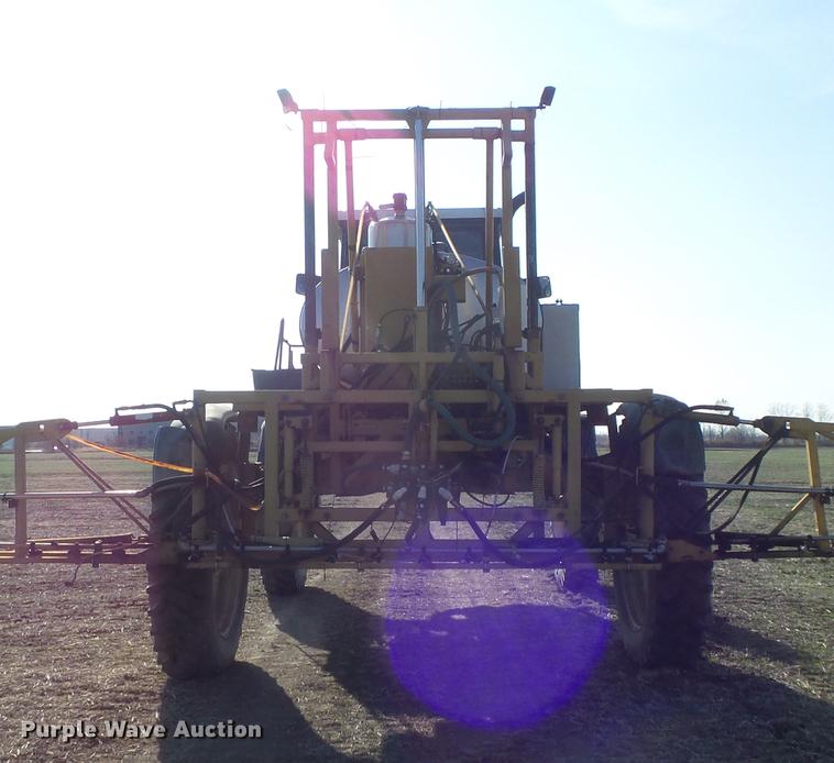 image for item DB6274 1994 Ag-Chem RoGator 664 self-propelled sprayer