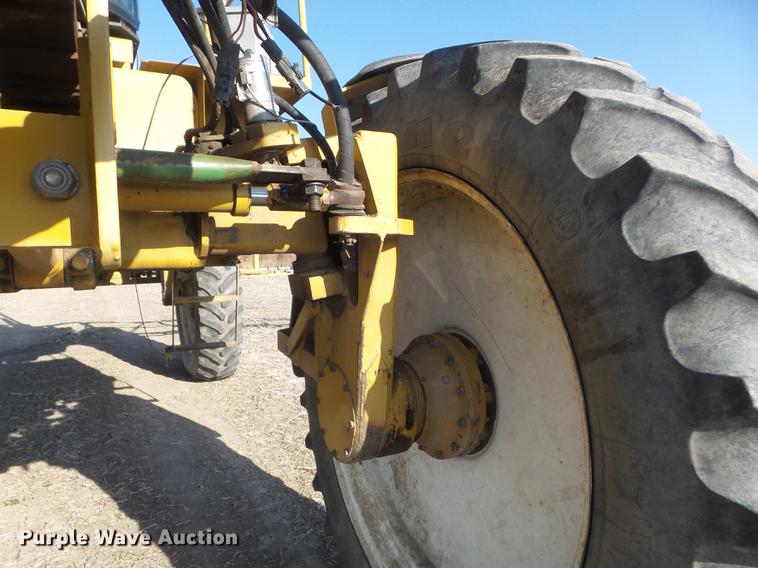 image for item DB6274 1994 Ag-Chem RoGator 664 self-propelled sprayer
