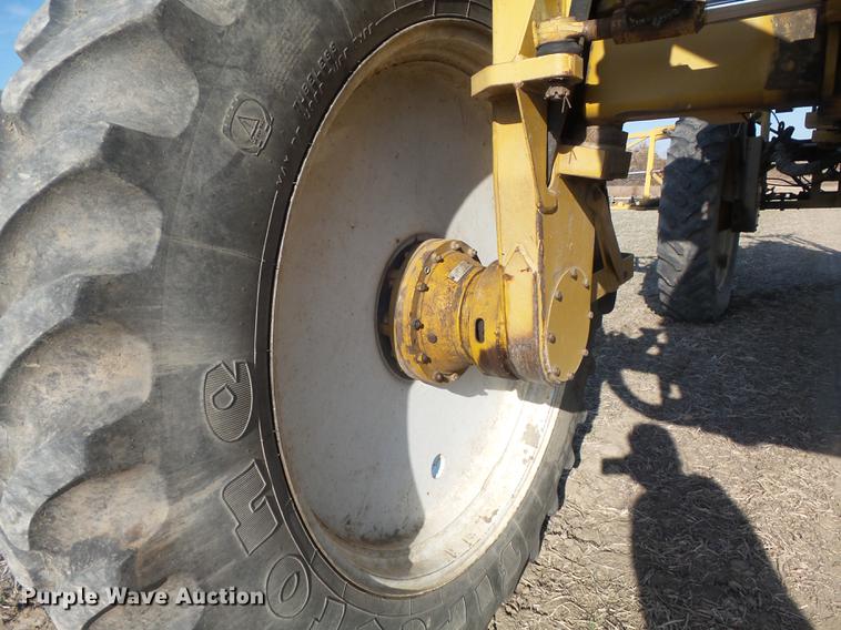 image for item DB6274 1994 Ag-Chem RoGator 664 self-propelled sprayer